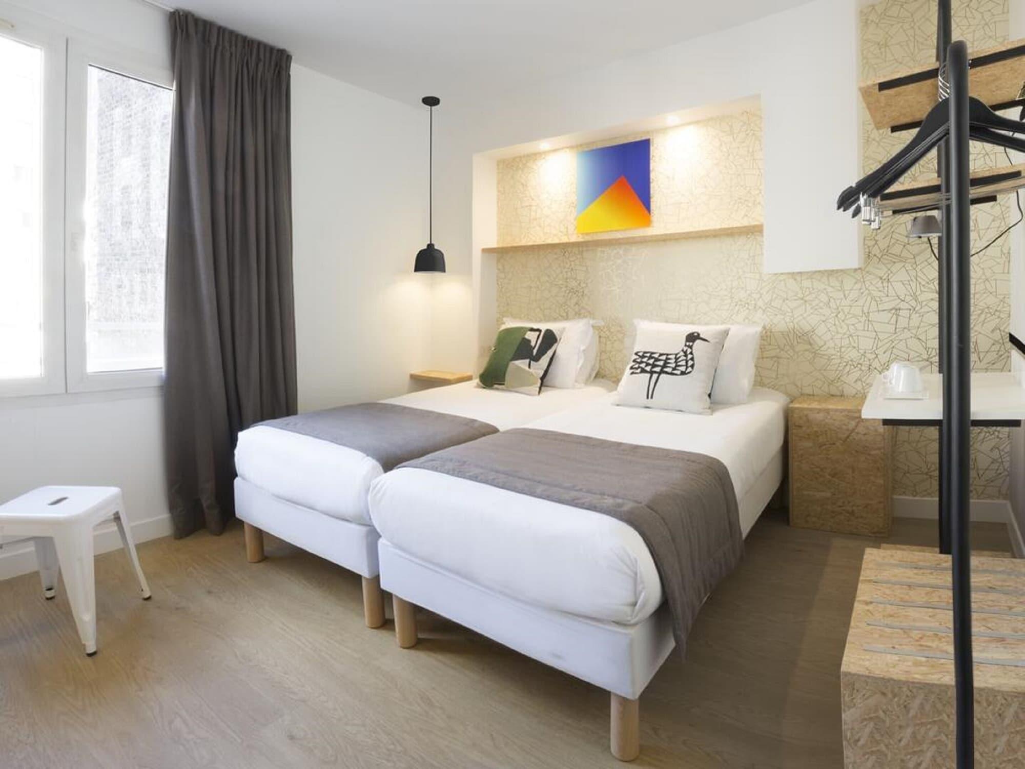 Hotel Izzy Issy-les-Moulineaux Bagian luar foto