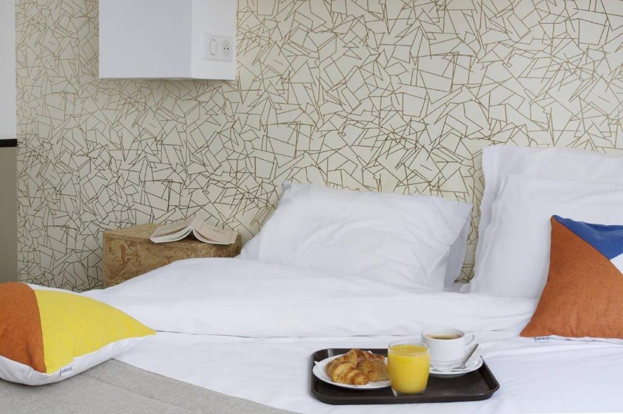 Hotel Izzy Issy-les-Moulineaux Bagian luar foto