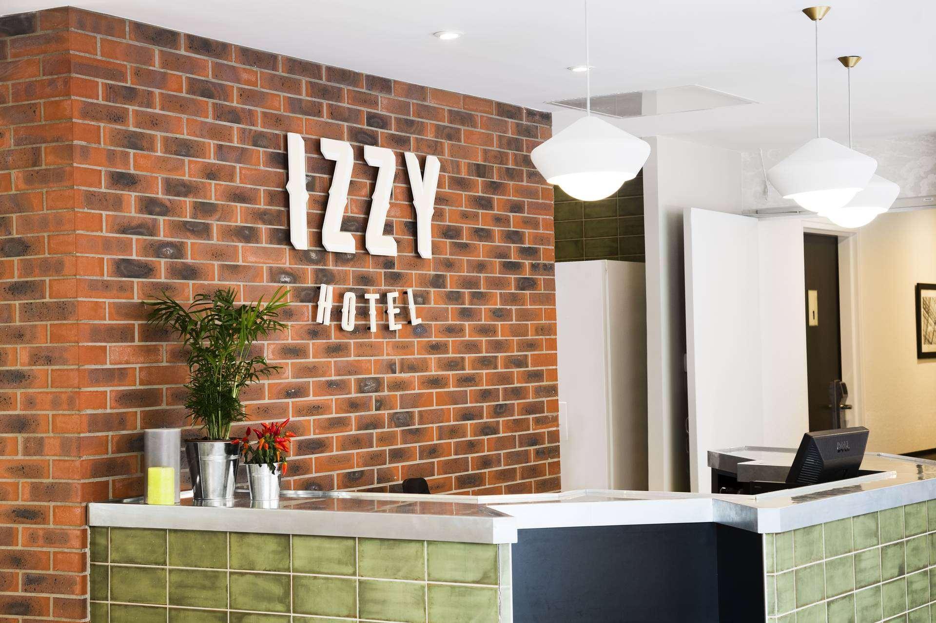 Hotel Izzy Issy-les-Moulineaux Bagian luar foto