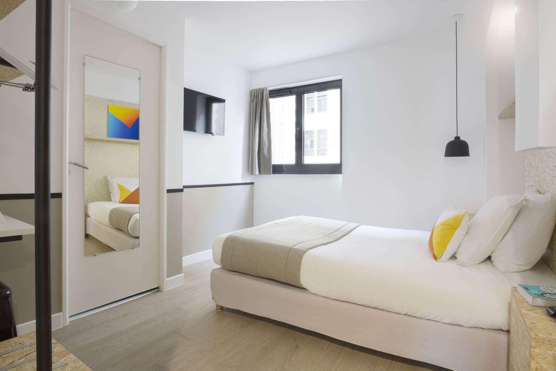 Hotel Izzy Issy-les-Moulineaux Bagian luar foto