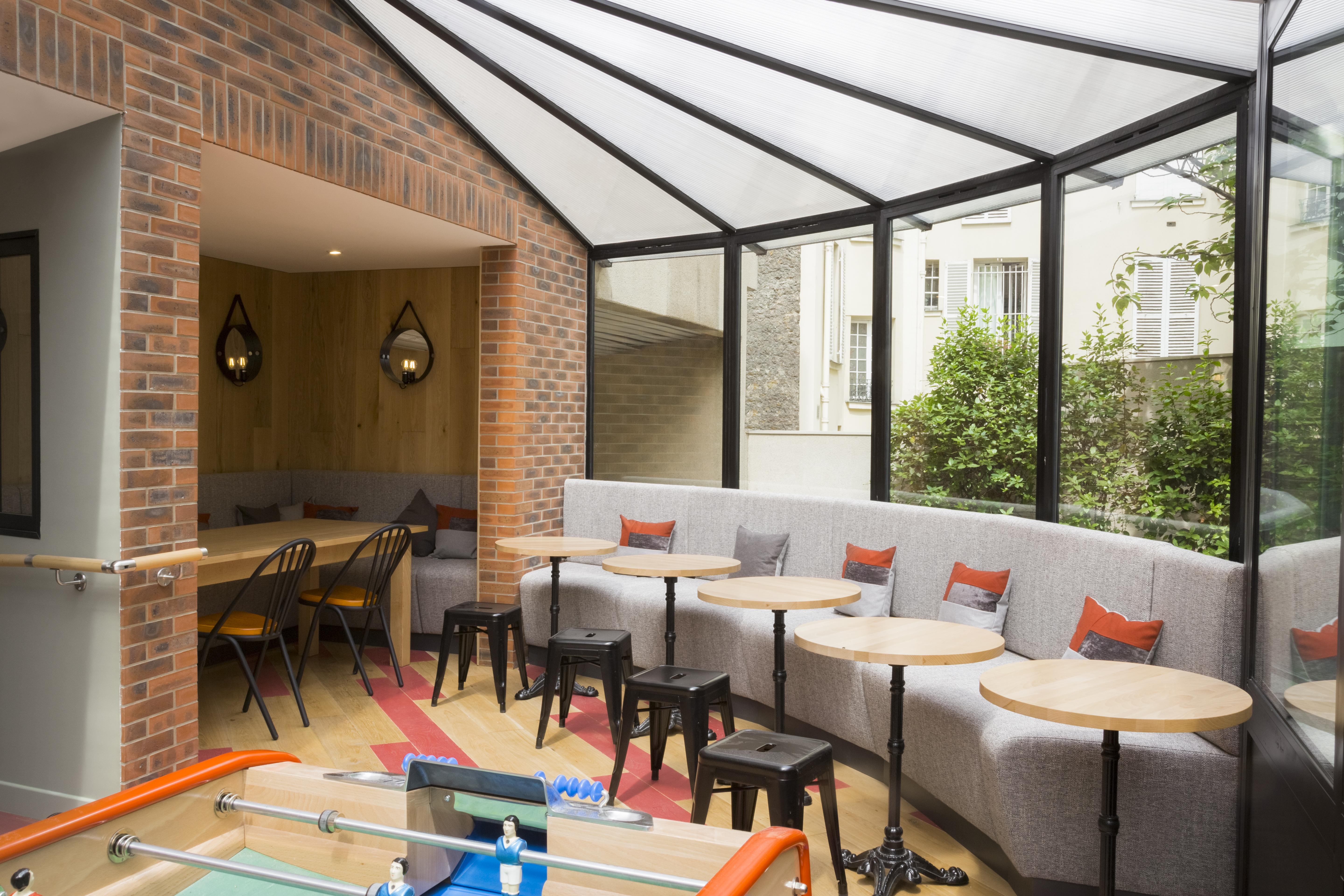 Hotel Izzy Issy-les-Moulineaux Bagian luar foto