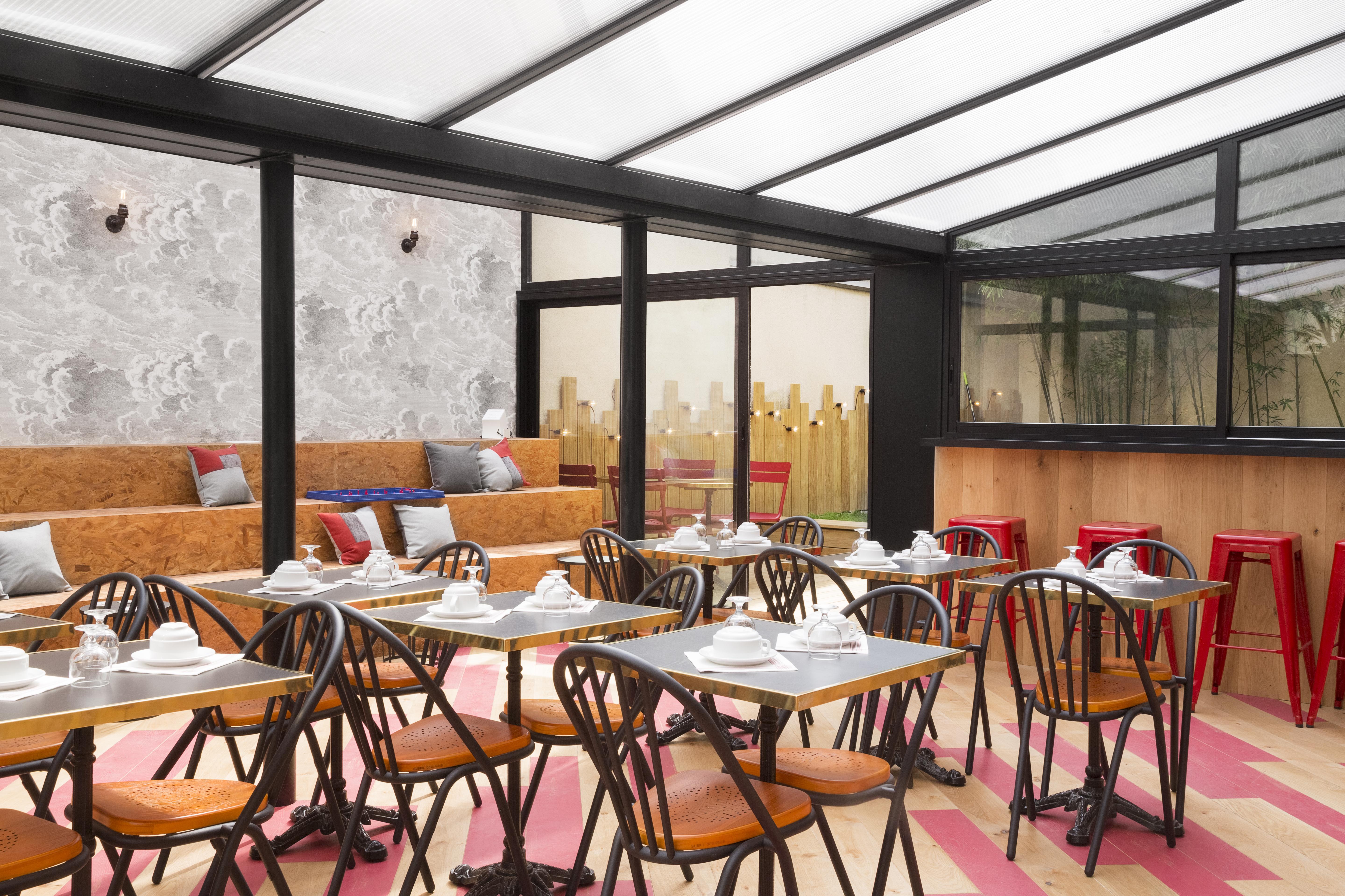 Hotel Izzy Issy-les-Moulineaux Bagian luar foto