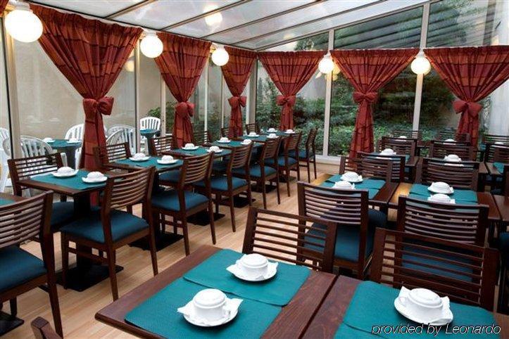 Hotel Izzy Issy-les-Moulineaux Restoran foto