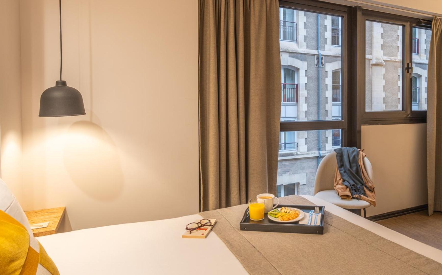 Hotel Izzy Issy-les-Moulineaux Bagian luar foto